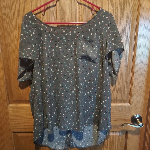 Womans Torrid blouse size 2 - Picture 2 of 7
